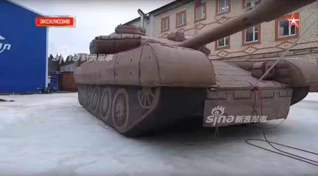 Thậm chí các lực lượng phụ trách trận địa giả còn có thể kéo lê các xe tăng bơm hơi này trên đường để tạo hiệu ứng hành quân, khiến kẻ địch lo sốt vó. Nguồn ảnh: Star.