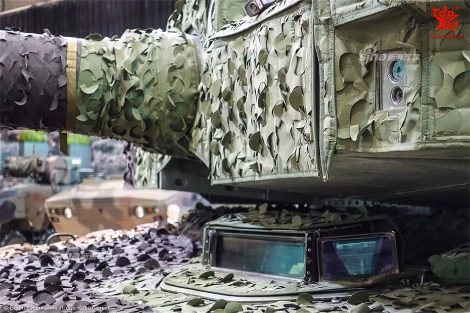 Vỏ không trơn nhẵn mà được khía thành từng vòng tròn nhỏ, có lẽ để tăng khả năng ngụy trang của xe nhằm tránh bị phát hiện bởi mắt thường ở khoảng cách xa. Nguồn ảnh: 81.cn