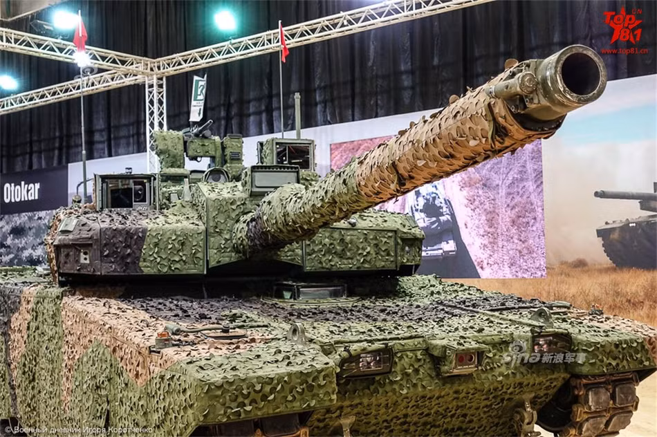 Toàn bộ phần nòng cũng được bọc vỏ. Ưu điểm của loại vỏ xe tăng này đó là có thể tùy biến màu sắc xe tăng dễ dàng bằng cách thay vỏ. Tuy nhiên độ bền của lớp vỏ này vẫn chưa được kiểm nghiệm thực tế. Nguồn ảnh: 81.cn