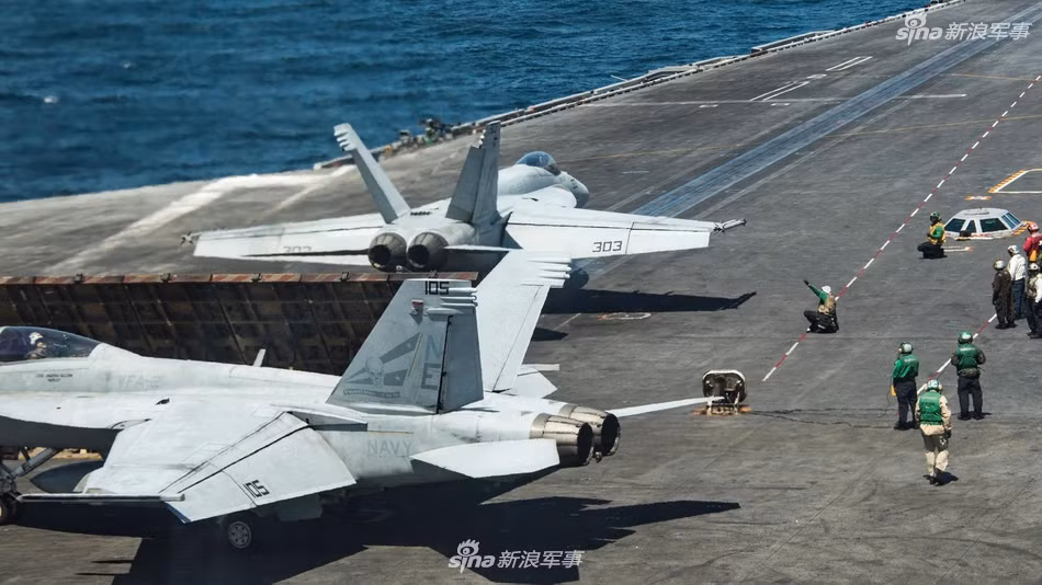 Thêm vào đó, các lực lượng quân sự trong khu vực đã liên tục gây sức ép lên Triều Tiên khiến tình hình ngày càng trở nên căng thẳng và không có dấu hiệu hạ nhiệt. Nguồn ảnh: Sina.