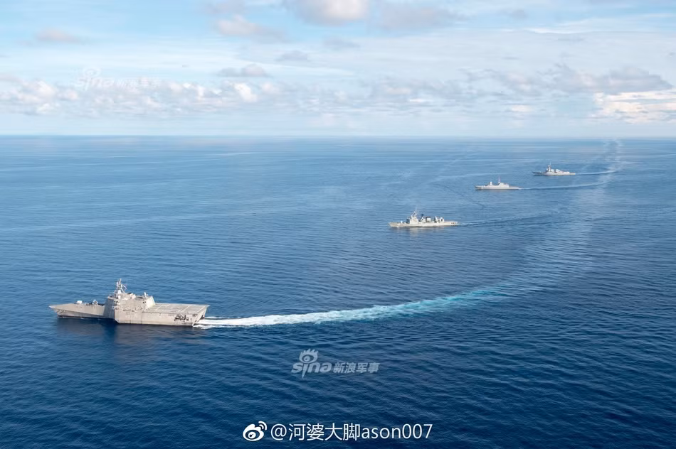 Ngoài ra các chỉ huy, sĩ quan trên các tàu còn có cơ hội được đặt chân lên tàu bạn để tham quan. Nguồn ảnh: Sina.