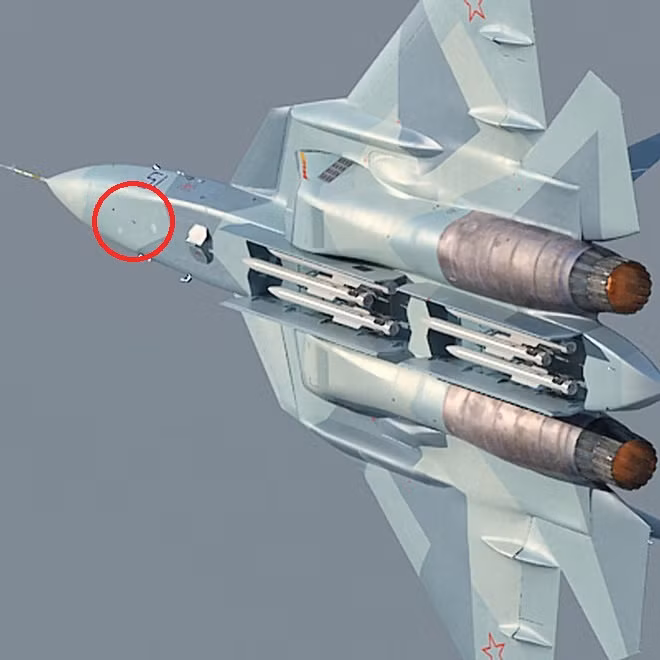 Ở những mẫu thử nghiệm trước lại hoàn toàn không hề có các ô vuông tối màu này hoặc là Không quân Nga đã "giấu" rất kỹ các thiết bị đó dưới lớp sơn máy bay. Nguồn: Military.