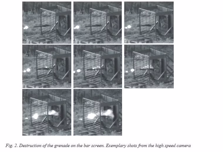 Trong điều kiện thử nghiệm với giáp lồng bị bắn đạn chống tăng từ súng RPG trực diện ở góc 90 độ, hệ thống lồng sắt sẽ kích nổ đầu đạn từ trước khi nó kịp chạm vào xe và khiến cho viên đạn không thẻ xuyên qua lớp giáp xe tăng được. Nguồn ảnh: BeingTank.