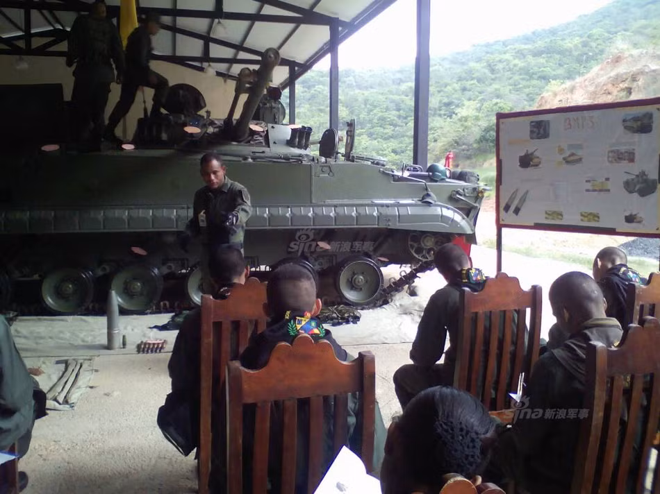 Trên sa trường những nữ binh lính này cũng tỏ ra không thua kém bất cứ đồng nghiệp nam nào của mình và thậm chí còn lỳ lợm, kiên cường hơn nhiều nam quân nhân khác. Nguồn ảnh: Sina.