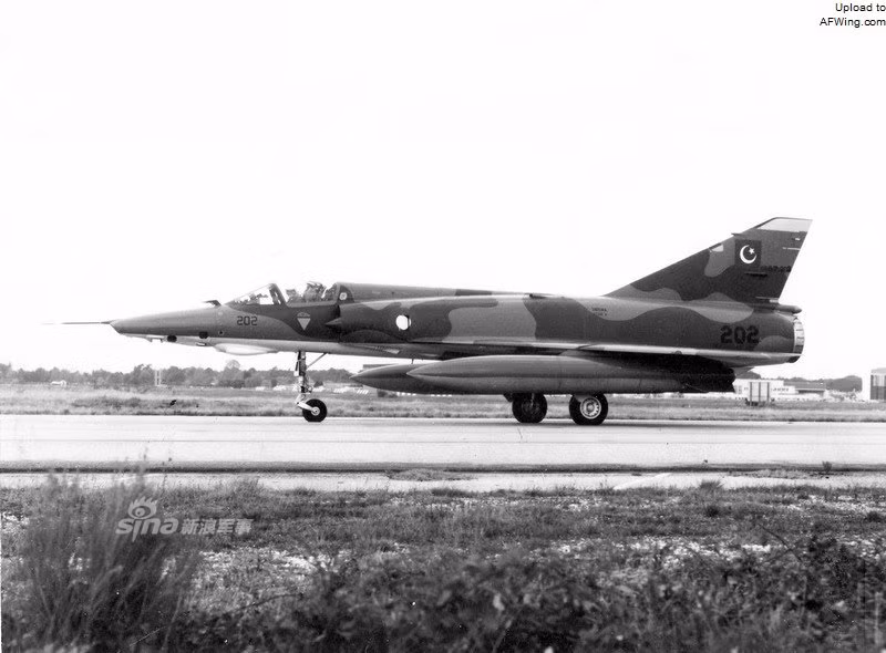 Trong lực lượng Không quân Pakistan hiện đang có tổng cộng 157 chiếc chiến đấu cơ Mirage, trong đó có 75 chiếc Mirage III được sản xuất từ năm 1968 và 82 chiếc Mirage 5 được sản xuất từ năm 1973. Nguồn ảnh: Sina.