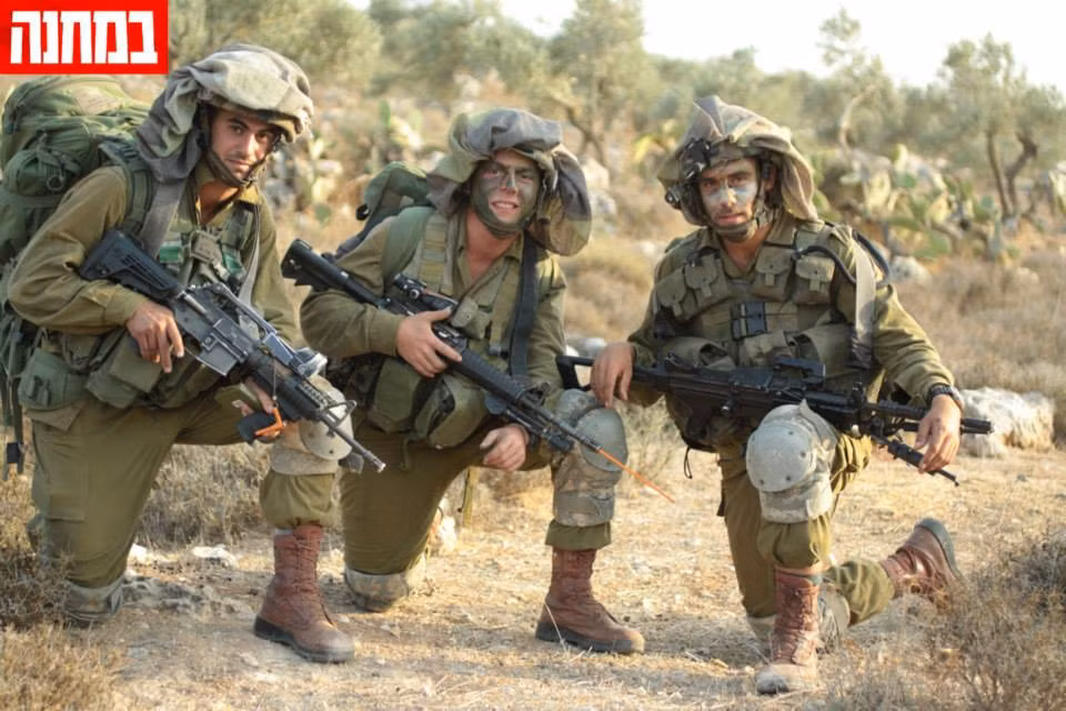 Mặc dù hiệu quả về ngụy trang sẽ tăng lên đáng kể nhưng bên cạnh đó cũng có một vài hạn chế của kiểu ngụy trang này, đó là kiểu mũ này không cho phép người lính gắn thêm các phụ kiện lên trên như kiểu mũ thông thường khác. Nguồn ảnh: Kfir.