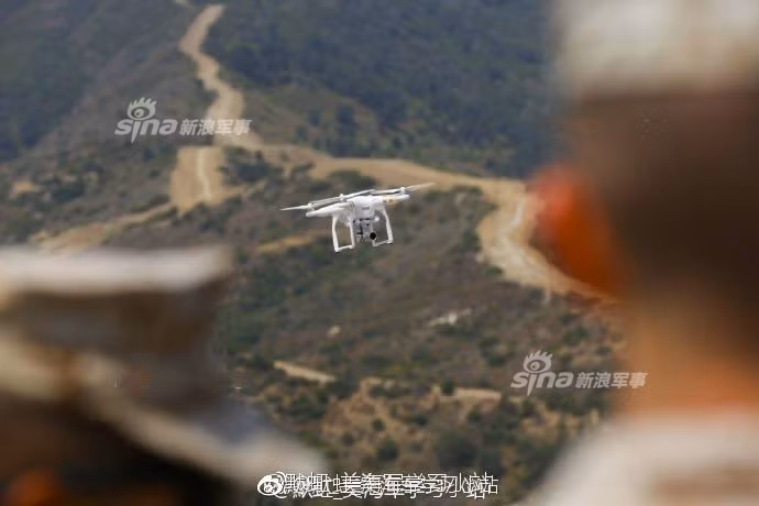 Các loại máy bay điều khiển từ xa này có ưu điểm là gọn nhẹ giúp người lính mang vác thoải mái, cách thức sử dụng đơn giản, người lính không cần phải được đào tạo mất thời giờ mà có thể tự tìm ra cách điều khiển trong thời gian ngắn và quan trọng nhất là giá thành cực kỳ rẻ. Nguồn ảnh: Sina.