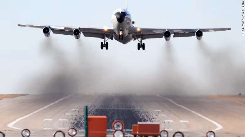 Máy bay WC-135 Constant Phoenix, kẻ canh giữ tồn vong nhân loại được thiết kế để... phát hiện những vụ nổ hạt nhân trên toàn cầu là một trong số ít những máy bay trên thế giới có khả năng phát hiện các vụ nổ thử bom hạt nhân từ trên không. Nguồn ảnh: CNN.