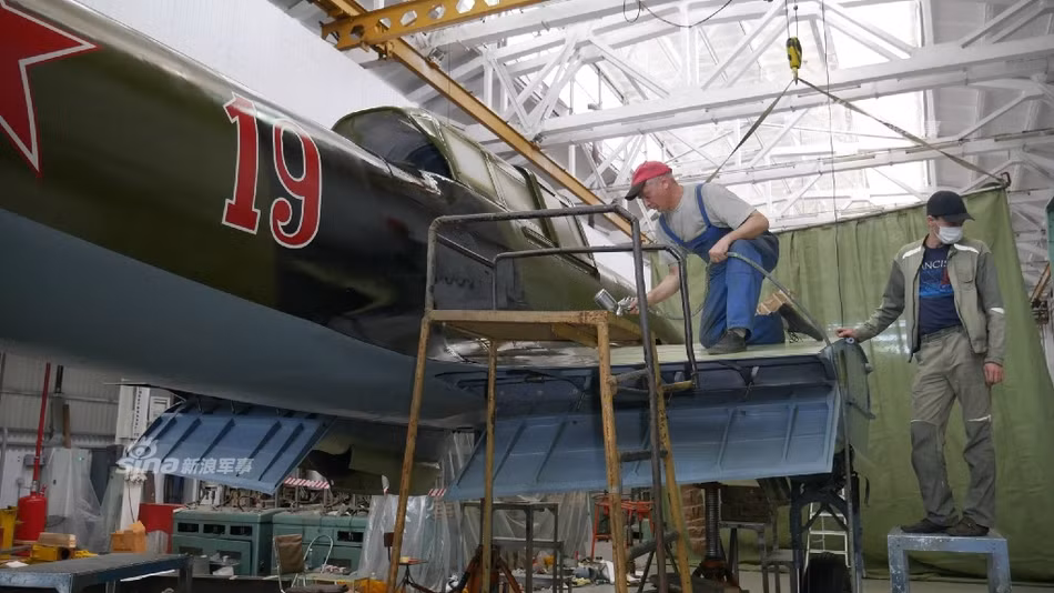 Với công nghệ của thế kỷ 21, việc chế tạo, lắp ráp các máy bay Il-2 đã trở nên đơn giản hơn bao giờ hết. Thêm vào đó, các bản vẽ thiết kế chi tiết cấu tạo từng bộ phận của chiếc Il-2 cũng đã có thể tìm thấy dễ dàng trên mạng internet hoặc trong thư viện nên những người muốn chế tạo lại dòng máy bay huyền thoại này không gặp bất cứ khó khăn gì. Nguồn ảnh: Sina.