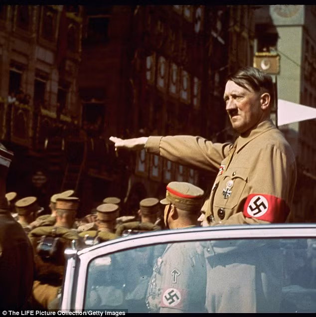 Chiếc xe của tên Trùm phát xít Hitler là chiếc The Grosser 770 K được lắp ráp hoàn toàn bằng tay từ trước thế chiến. Nguồn ảnh: Dailymail.