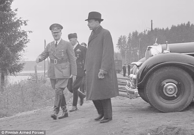 Trong suốt những năm 1930 tới 1943, chỉ có đúng 205 chiếc Mercedes-Benz 770 được lắp ráp. Chính sự hiếm hoi đó và danh tiếng "Xe của trùm Phát xít" đã khiến giá của những chiếc xe này tăng cao từng ngày sau khi chiến tranh thế giới thứ hai kết thúc. Nguồn ảnh: Dailymail.