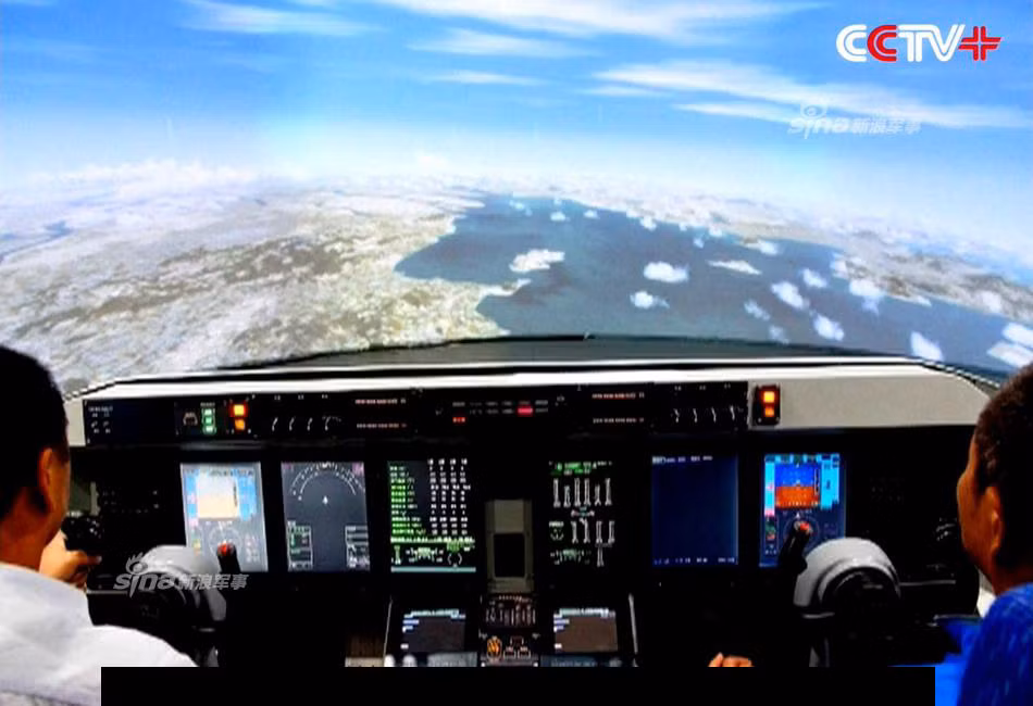 Hệ thống mô phỏng huấn luyện dành cho các học viên phi công lái thủy phi cơ AG600 được xây dựng giống y như thật với hệ thống điều khiển và các màn hình hiển thị chi tiết. Mặc dù chưa chính thức được đi vào hoạt động, tuy nhiên phía Trung Quốc đã khẳng định chiếc thủy phi cơ AG600 sẽ được xuất khẩu sớm nhất có thể vì hiện tại đang có khá nhiều khách hàng quốc tế tỏ ra quan tâm tới chiếc thủy phi cơ này. Nguồn ảnh: CCTV.
