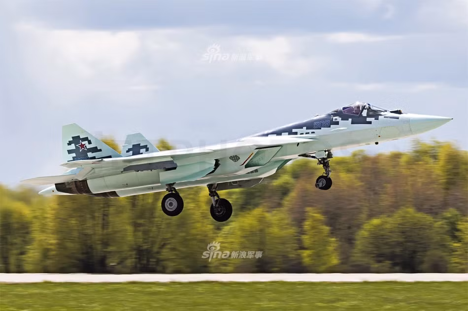 Vào hồi đầu năm, phía Không quân Nga và Bộ quốc phòng nước này cũng đã khẳng định quá trình phát triển tiêm kích tàng hình T-50 có thể sẽ phải kéo dài tới tận năm 2022 tới đây hoặc thậm chí là lâu hơn nữa do vấp phải quá nhiều lỗi kỹ thuật. Nguồn: Sina.