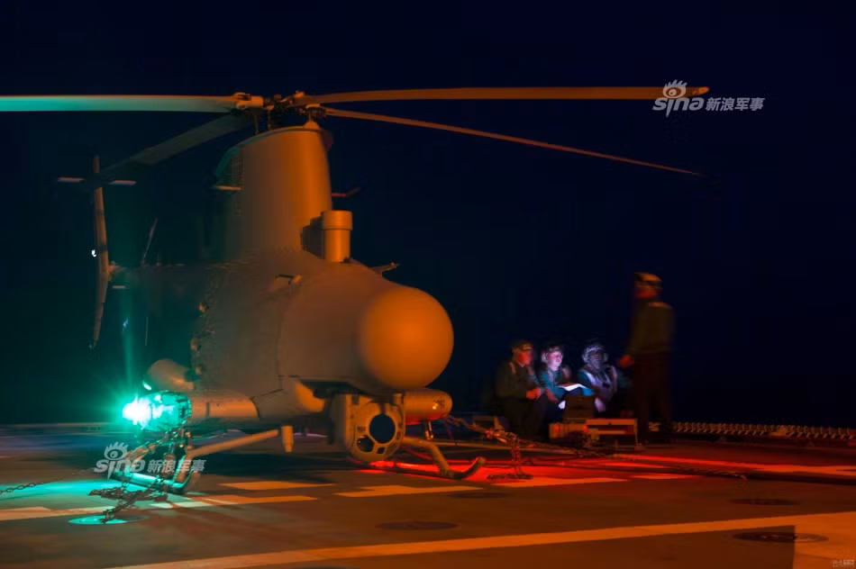 Ngoài khả năng do thám với việc mang theo các thiết bị cảm biến hiện đại, trực thăng MQ-8 của Không quân Hải quân Mỹ còn có khả năng mang theo vũ khí để thực hiện các phi vụ tấn công từ trên không. Nguồn ảnh: Sina.