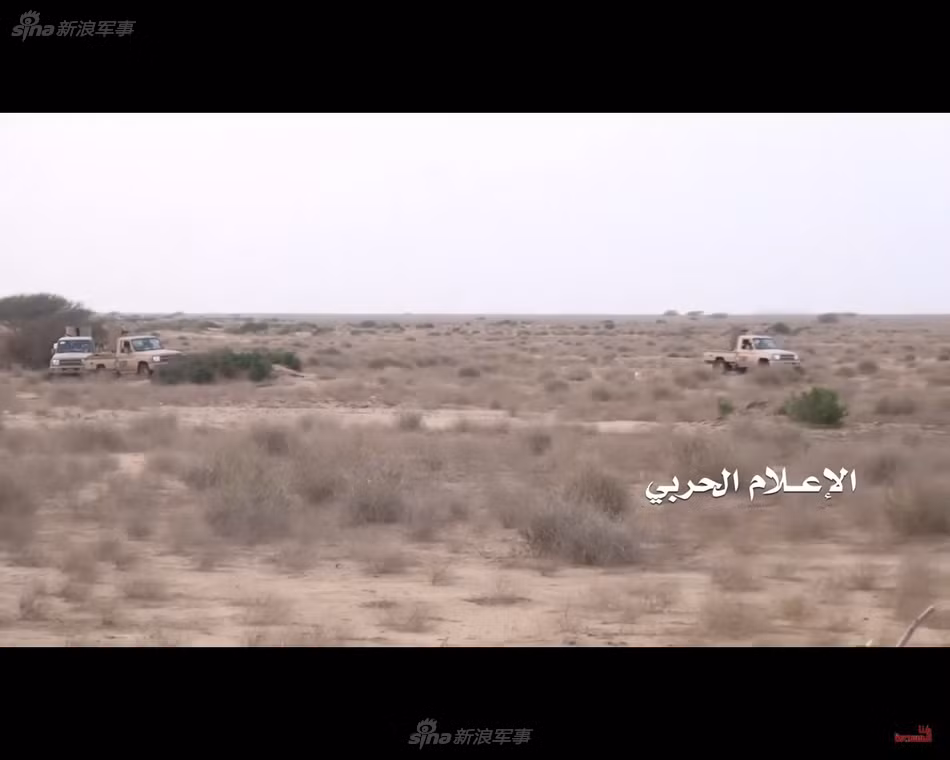 Với các xe bán tải có tốc độ cao, cơ động tốt, phiến quân Yemen có thể chia làm nhiều mũi tấn công từ nhiều hướng nhắm vào đoàn quân của lực lượng Sudan. Nguồn ảnh: Sina.