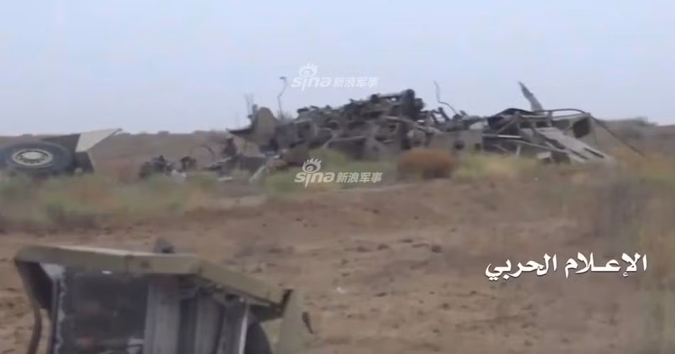 Sudan là thành viên thuộc liên minh quân sự do Ả Rập Xê-út dẫn đầu tổ chức can thiệp vào cuộc nội chiến Yemen tháng 3/2015. Trong ảnh, vụ tấn công xem ra đã phá hủy nhiều vũ khí hạng nặng của Sudan. Nguồn ảnh: Sina.