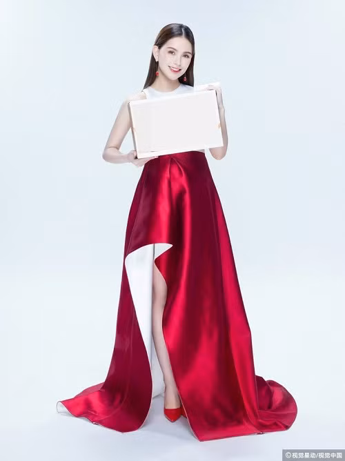 Dáng vấp cũng như nhan sắc của người đẹp xứ Đài không có nhiều thay đổi. Châu Kiệt Luân kết hôn cùng Côn Lăng tại một nhà thờ ở Anh hồi đầu năm 2015. Trước đó chuyện tình cảm của anh và bạn gái kém 14 tuổi vấp phải khá nhiều phản ứng trái chiều của khán giả. Tuy nhiên, dù có khoảng cách khá xa về tuổi tác cũng như sự khác biệt về thế hệ của từng độ tuổi nhưng cặp đôi đã chứng minh cho người hâm mộ thấy cuộc sống cổ tích sau hôn nhân của mình. Côn Lăng từng nói trong hạnh phúc: “Tôi từng rất sợ có khoảng cách về thế hệ giữa 2 vợ chồng nhưng giữa chúng tôi không hề có chuyện đó. Châu Kiệt Luân rất hài hước và quan tâm tới gia đình. Anh ấy vô cùng lãng mạn, thường đưa đón tôi đi làm, rửa bát đĩa, thay tã cho con. Chúng tôi chia sẻ với nhau nhiều chuyện và đặc biệt khi có con, Châu Kiệt Luân có trách nhiệm hơn nhiều. Khi con khóc, anh ấy xem con có cần thay bỉm không”. Sau khi sinh con gái đầu lòng, ngày 14/2, ông hoàng Cpop cùng bà xã tuyên bố tin vui rằng bé Hathaway sắp có em khiến đông đảo dân mạng bất ngờ nhưng cũng không quên gửi tặng nhiều lời chúc phúc.