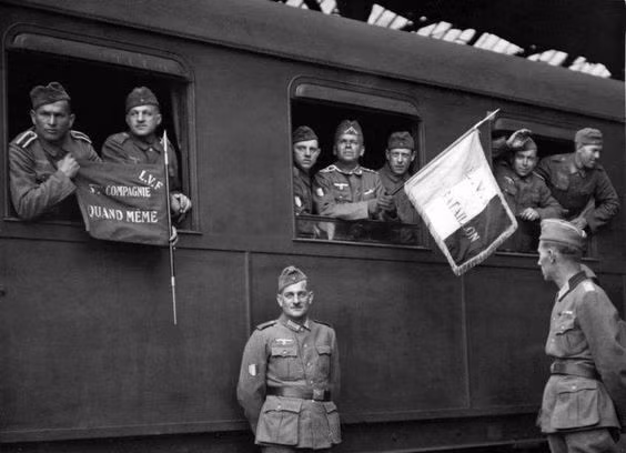 Tính trung bình trong thời gian Đức chiếm đóng Pháp, mỗi năm có khoảng 2.000 người đến từ các nước thuộc địa của Pháp hoặc thậm chí là người Pháp xung phong cầm súng chiến đấu cùng Quân đội Đức chống lại Liên Xô. Nguồn ảnh: Pinterest.