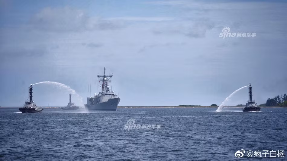 Đài Loan vốn có truyền thống mua lại các tàu chiến "hết đát" của Hải quân Mỹ về trang bị cho lực lượng của mình, phía Đài Loan sẽ phải tốn thêm khá nhiều tiền của và công sức để "tân trang" lại cho các tàu này với việc lắp đặt các thiết bị cảm biến, thiết bị điện tử đời mới hơn để nó có thể sánh ngang được với các tàu chiến đời mới của các nước trong khu vực. Nguồn ảnh: Sina.