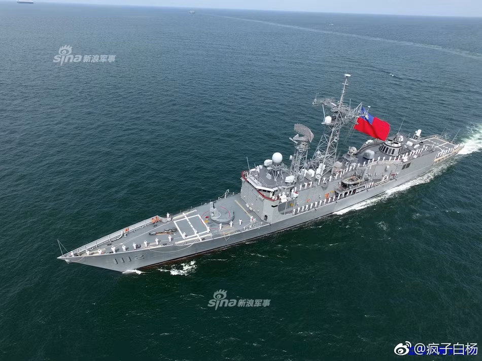 Hải quân Đài Loan vốn dĩ đã có "truyền thống" sử dụng rất nhiều tàu chiến hết hạn sử dụng của Hải quân Mỹ trong biên chế của mình và vừa mới đây, lực lượng này lại tiếp tục nhận thêm hai tàu hộ vệ nữa từ lực lượng Hải quân Mỹ. Nguồn ảnh: Sina.