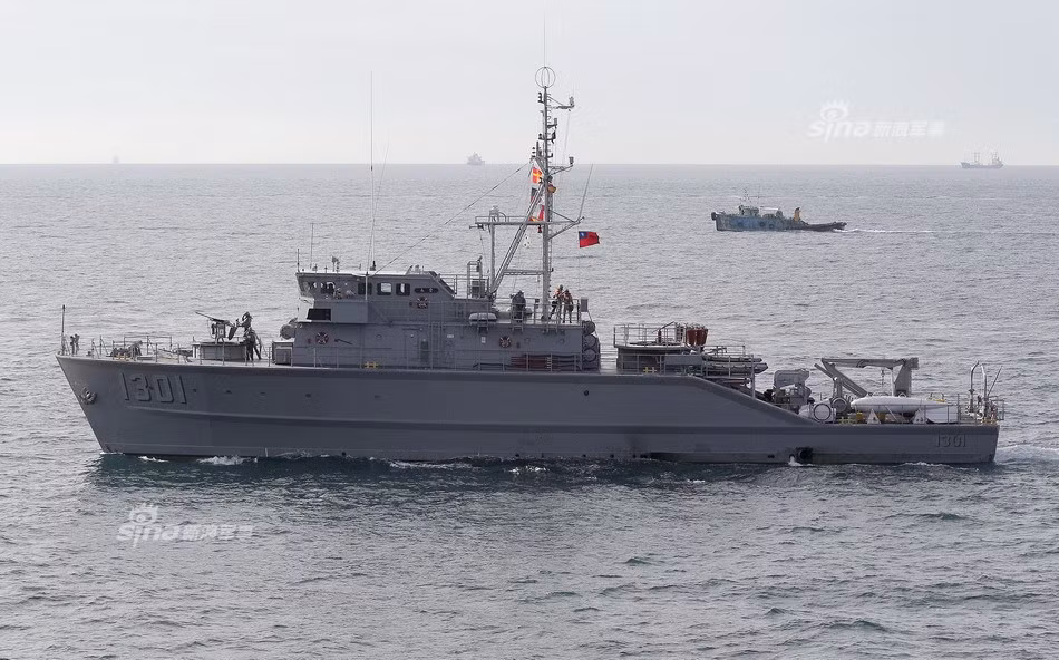 Tàu phá thủy lôi ROCS Yung Feng của Hải quân Đài Loan được nước này đặt hàng phía Đức thiết kế và đóng mới từ những năm 1990. Tổng cộng phía Đài Loan có 4 chiếc tàu phá thủy lôi loại này và vẫn còn hoạt động tốt cho tới tận ngày nay. Nguồn ảnh: Sina.