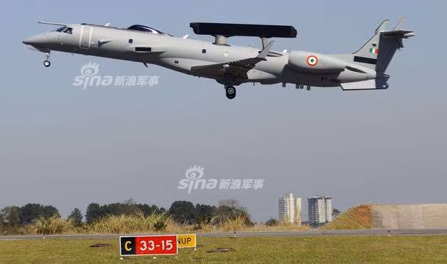 Hiện tại, phía Ấn Độ đã tự sản xuất được một vài loại máy bay huấn luyện, vận tải cơ hạng nhẹ, máy bay trinh sát và chiến đấu cơ thế hệ 4. Trong tương lai, có thể nước này sẽ tham gia nghiên cứu, tự phát triển các chiến đấu cơ thế hệ thứ năm cho Không quân Ấn Độ và nhằm mục đích xuất khẩu. Nguồn ảnh: Sina.