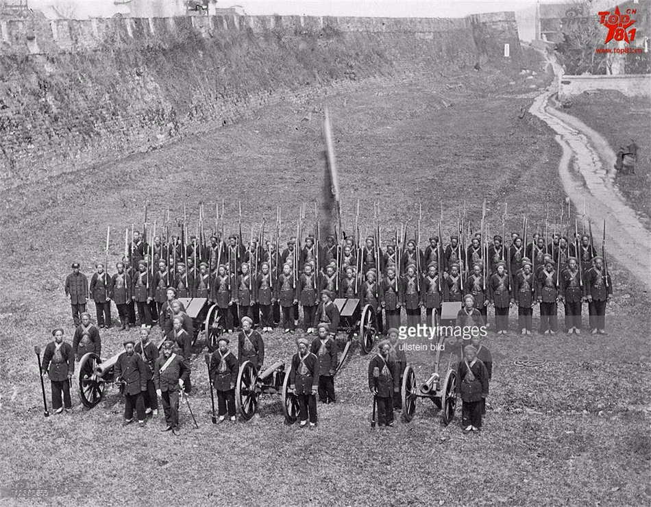 Trong suốt những năm cuối thế kỷ 19, đầu thế kỷ 20, Quân đội Trung Quốc dưới thời nhà Thanh hay còn gọi là Đội quân Bắc Dương đã đóng vai trò rất quan trọng trong nền chính trị Trung Quốc. Đây là đội quân bao gồm những thanh niên Trung Quốc, chỉ huy Trung Quốc được tổ chức hoàn toàn theo lối phương tây từ trang phục, trang bị, vũ khí cho đến chiến thuật. Nguồn ảnh: Sina.