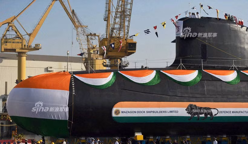 Chiếc tàu ngầm được giới thiệu vào hôm 12/5 tới đây sẽ được đặt tên là INS Khanderi (S51). Dự kiến đến tháng 12 năm nay, INS Khanderi sẽ được chính thức gia nhập biên chế lực lượng Hải quân Ấn Độ. Nguồn ảnh: Sina.