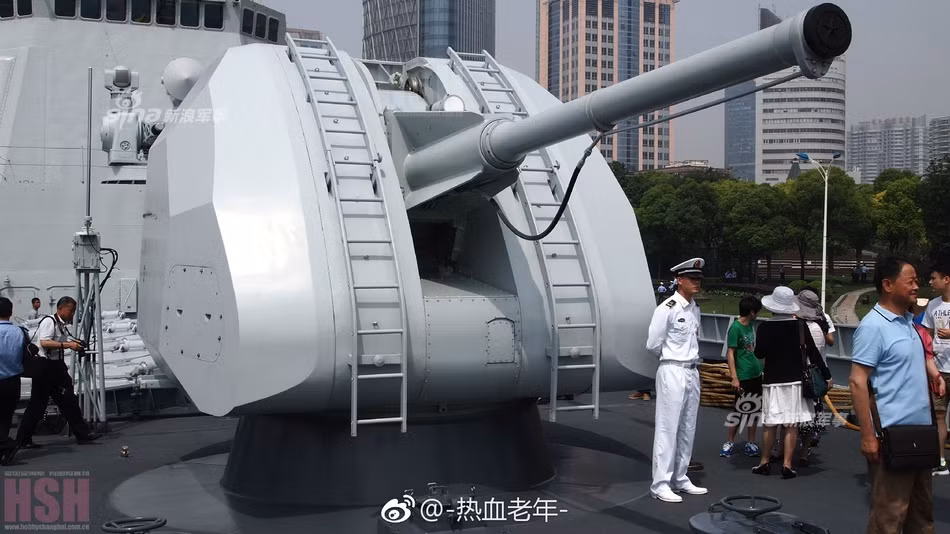 Theo thông số kỹ thuật về khẩu 100 mm bản gốc được Pháp xuất khẩu cho Trung Quốc, khẩu pháo này có khả năng bắn với tốc độ 78 viên mỗi phút, tầm bắn tối đa 17 km ở góc nghiêng 40 độ, 6 km đối với mục tiêu trên không và 12 km đối với mục tiêu dưới đất. Tuy nhiên, theo các tài liệu được phía Trung Quốc công bố, khẩu Type 210 đã cải thiện được tốc độ bắn lên tới 90 viên mỗi phút với hệ thống nạp đạn tự động kiểu mới. Nguồn ảnh: Sina.