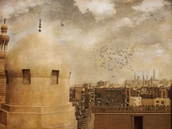 Tại điểm dừng chân ở Cairo, Ai Cập, ông đã phân phát vàng cám và tiền cho người nghèo, đồ ăn cho đoàn tuỳ tùng. Tuy nhiên, sự hào phóng này đã dẫn đến một cuộc lạm phát kéo dài nhiều năm ở nơi này. Chuyến đi của nhà vua kéo dài hơn một năm.Sự giàu có và chuyến đi hoành tráng của Mansa Musa đã đưa tên ông lên bản đồ. Chân dung minh hoạ ông xuất hiện trong cuốn Catalan Atlas năm 1375, một trong những bản đồ thế giới quan trọng nhất châu Âu thời Trung cổ.