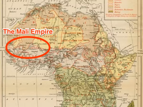Ở thời kỳ hoàng kim của vua Musa, Đế quốc Mali có diện tích trải rộng hơn 3.200 km, bao gồm các khu vực ngày nay như Mauritania, Senegal, Gambia, Guinea, Burkina Faso, Mali, Niger, Nigeria, Chad, kết quả từ quá trình xâm lược và sát nhập nhiều khu vực, có thể kể đến như Timbuktu hay Gao.
