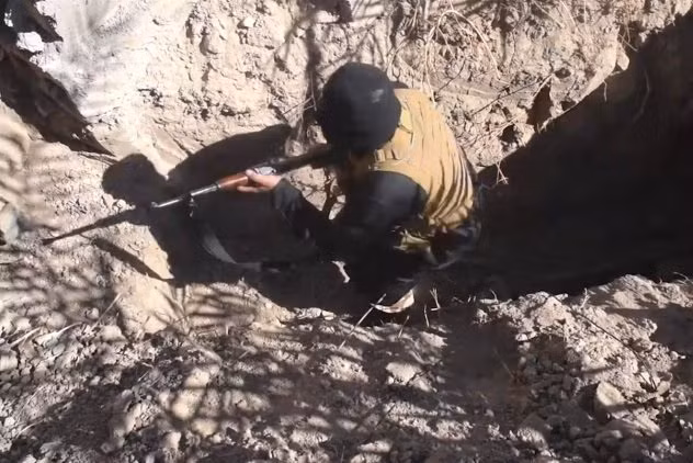 4. IS sở hữu một trong những mạng lưới đường hầm chiến đấu lớn nhất thế giới: IS sở hữu một trong những đường hầm ngầm lớn nhất cho các mục đích chiến đấu trên thế giới. Mạng lưới đường hầm phức tạp làm tăng khả năng hoạt động của IS và đảm bảo rằng các chiến binh của chúng có thể dễ dàng trốn thoát. Ảnh: Listverse.