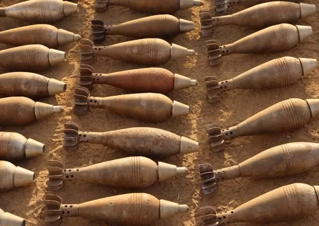 6. IS có thung lũng Silicon riêng của nó: Một lý do khác khiến IS đáng sợ là vì họ có khả năng sản xuất vũ khí chất lượng cao. IS có nhà máy riêng, nơi sản xuất ra tên lửa, bom và vũ khí khác. Tại Mosul, Iraq, một số nhà máy của IS được phát hiện, trong đó vũ khí đang được sản xuất trên quy mô công nghiệp. Ảnh: Listverse.