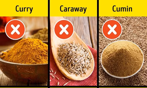 3. Cà ri: Cà ri là một món ăn ngon, khoái khẩu của nhiều người. Tuy nhiên, việc ăn nhiều cà ri cũng khiến cho cơ thể có mùi hôi khó chịu, nhất là vùng nách và bẹn. Ảnh: Brightside.