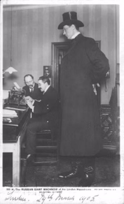 Sau đó, ông chủ một gánh xiếc người Đức đã chú ý tới Fyodor và ngỏ ý muốn đưa ông sang Đức lưu diễn cùng đoàn. Ảnh: ER.