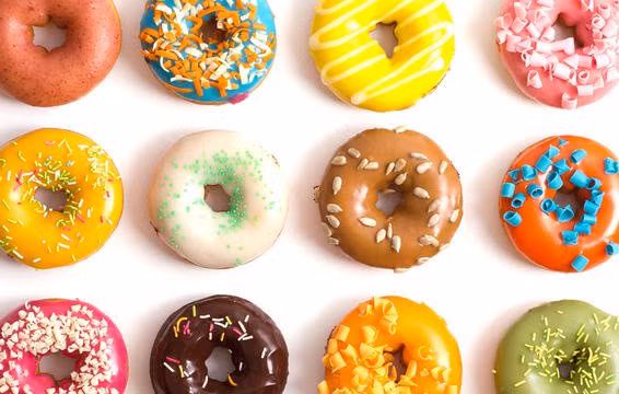 Ngưng uống rượu khiến bạn ăn nhiều đồ ngọt hơn: Ngưng dùng đồ uống có cồn có thể khiến cơ thể bạn sẽ tìm đến những thứ có tác dụng kích thích mức độ tưởng tượng của não bộ như đồ ngọt.