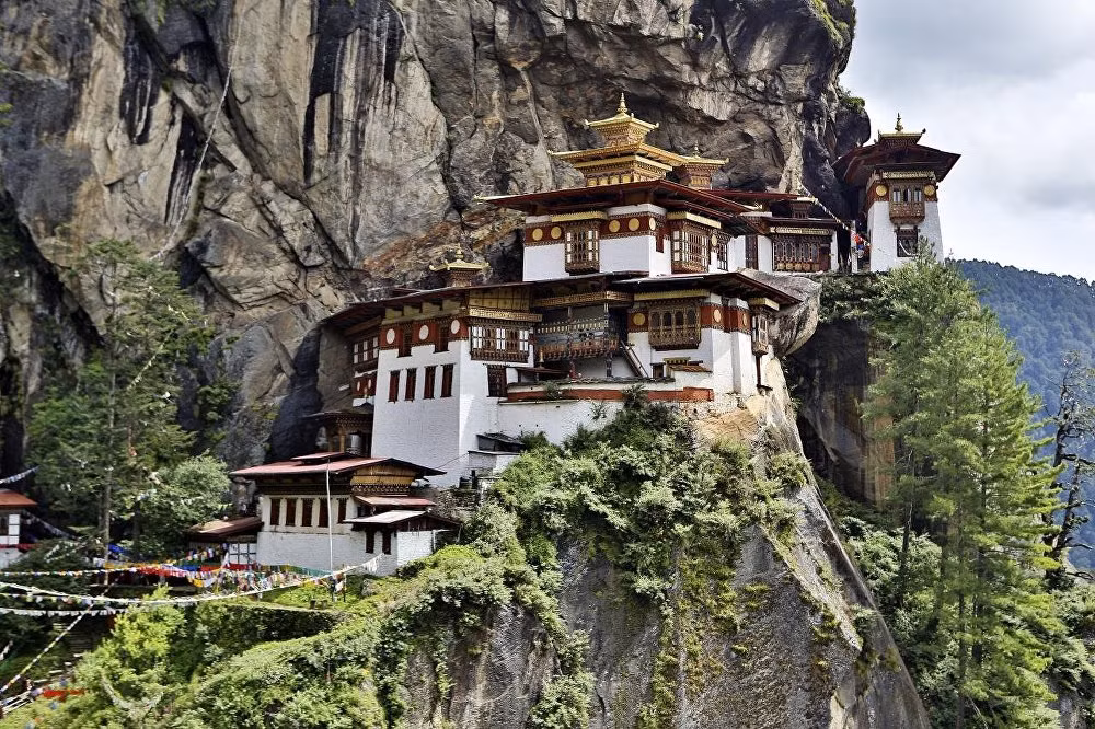 Paro Taktsang, còn được gọi là Taktsang Palphug Monastery và Tiger's Nest là một đền thờ Phật giáo nổi tiếng của người Hy Mã Lạp Sơn. Đền thờ nằm trên một vách đá ở thung lũng Paro ở Bhutan. Ảnh: Sputnik.