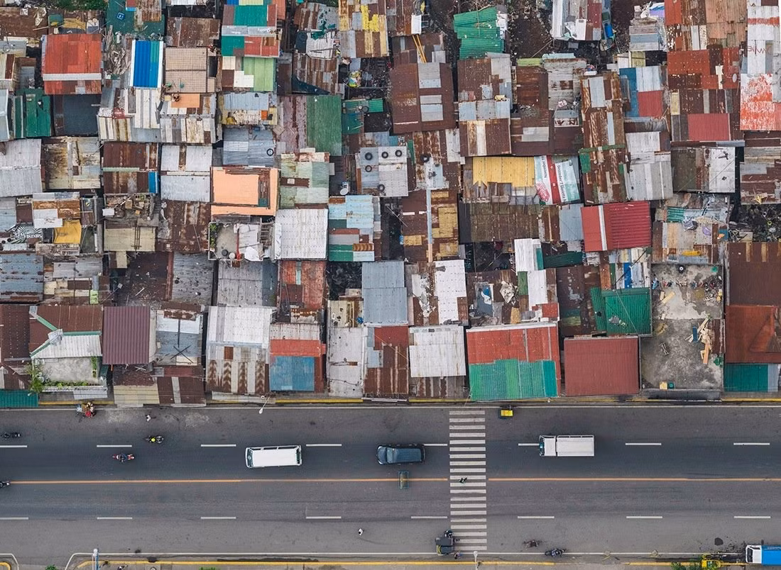 Các cư dân Manila cũng trải qua nhiều hệ lụy khác của vấn đề dân số quá tải, bao gồm đói nghèo, chênh lệch về kinh tế và tội phạm liên quan đến ma túy. (Nguồn: BI)