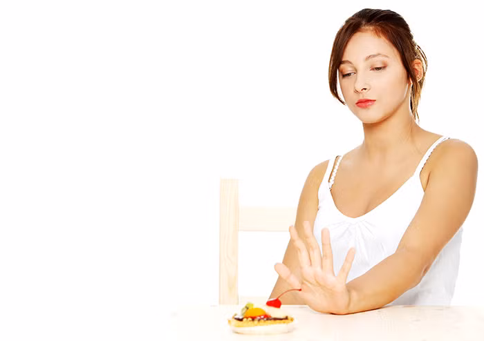 3. Leptin: Trong điều kiện bình thường, hormon leptin báo hiệu rằng bạn đã no bụng và nên ngừng ăn. Tuy nhiên do ăn quá nhiều thực phẩm có hàm lượng đường cao như bánh kẹo, socola, sự thừa cung của fructose được chuyển thành chất béo (mỡ) tích tụ trong gan, bụng và các khu vực khác của cơ thể. Từ đó, tế bào mỡ tiết ra leptin. Điều này khiến bạn tăng cân nhanh hơn. Ảnh: iStock.