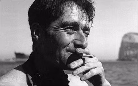 9. Điệp viên tình báo người Anh Lionel 'Buster' Crabb: Lionel 'Buster' Crabb là một trong những người nhái giỏi nhất của Anh. Vào tháng 4/1956, Crabb đã lặn xuống vùng biển Portsmouth để kiệm tra chân vịt của một chiếc tàu chiến và không bao giờ nổi lên trở lại.