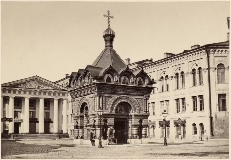 Nhà nguyện St.Sergiy gần Tòa án Gostiny. Ảnh: ER.