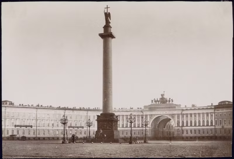 Quảng trường Palace Square và tòa nhà của Trụ sở Quân đội Nga. Ảnh: ER.