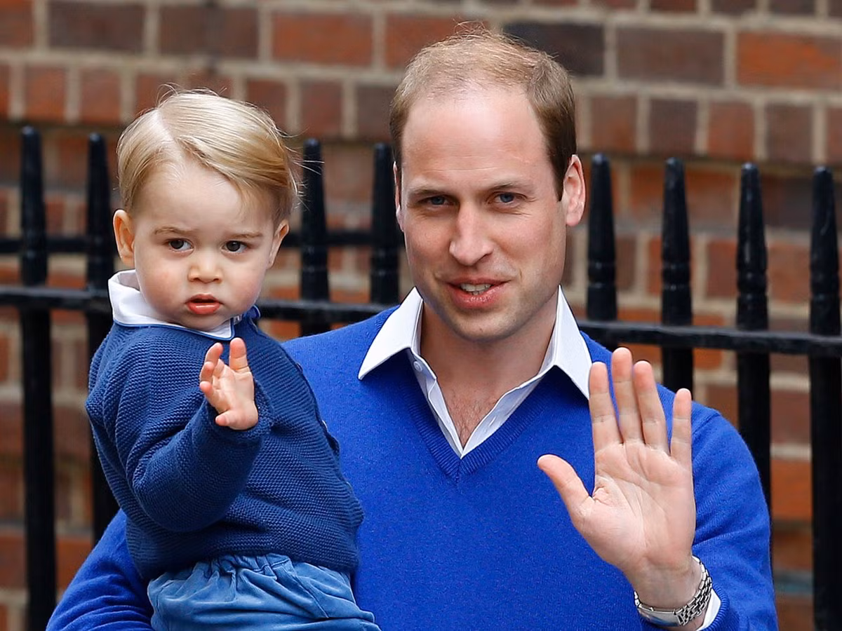 Hoàng tử George và cha mình, Hoàng tử William, tháng 5/2015.