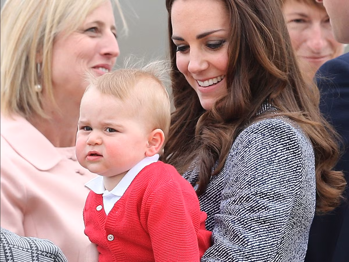 Kết thúc chuyến đi đầu tiên cùng cha mẹ tới Australia, Hoàng tử George chuẩn bị trở về Anh vào tháng 4/2014.