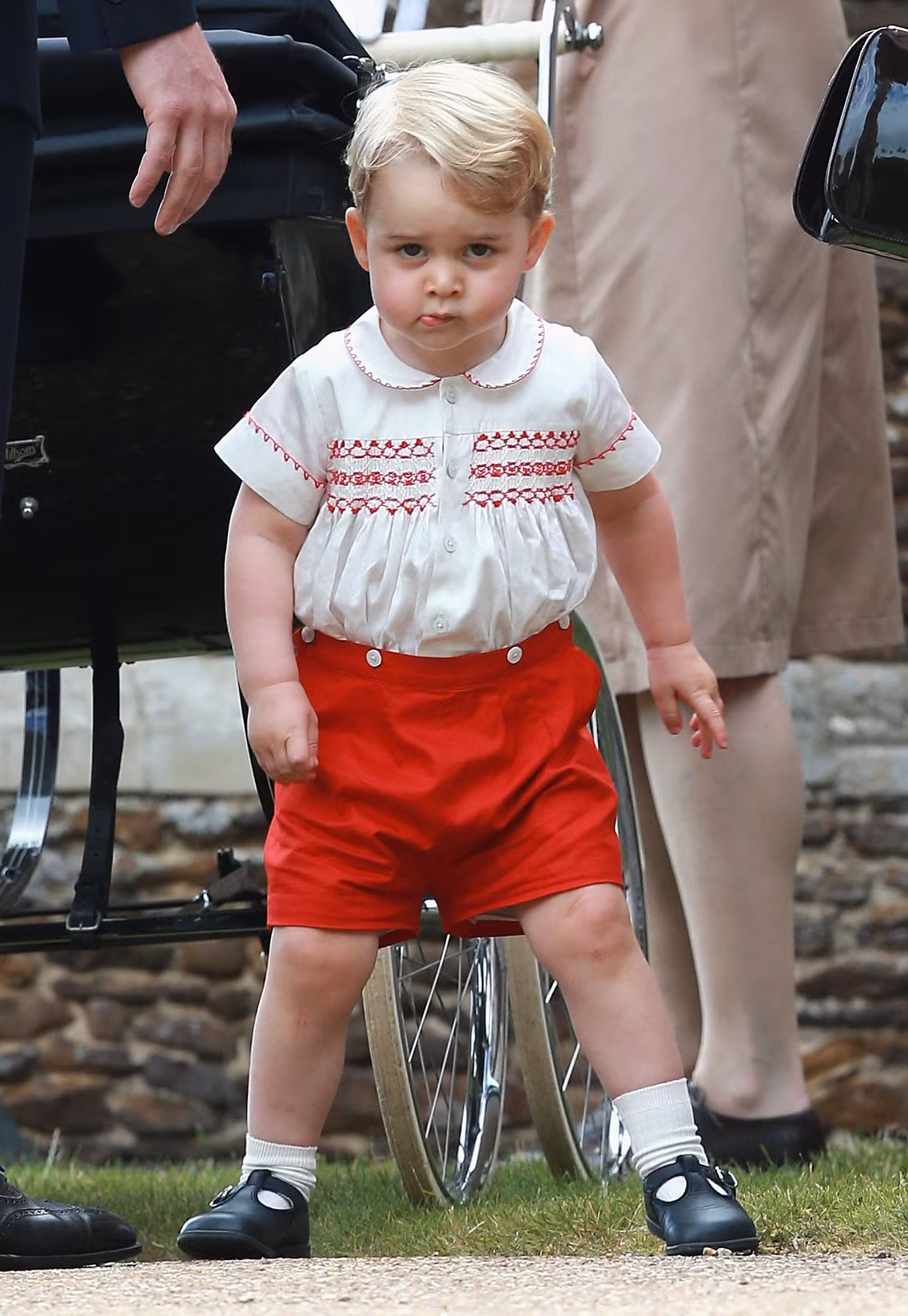 Bức hình dễ thương của Hoàng tử George chụp tháng 7/2015.