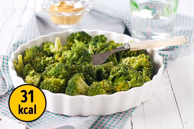  Bông cải xanh: Bông cải xanh là thức ăn ưa thích của những người đang giảm cân. Ngoài các vitamin A, C, E, và K, loại rau này còn chứa khoảng 20% nhu cầu chất xơ hàng ngày của bạn. Ảnh: Brightside.