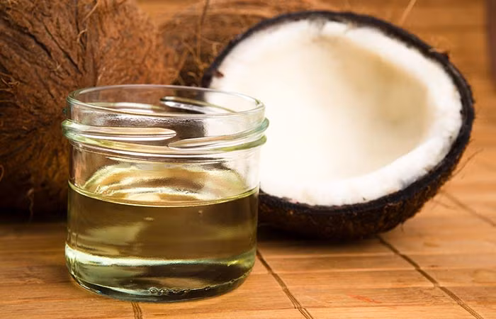 4. soda với dầu dừa: Sử dụng 1 muỗng baking soda, 1 thìa dầu dừa trộn đều để đắp mặt. Rửa mặt bằng nước và sử dụng hỗn hợp này để xoa nhẹ nhàng lên mặt. Sau khi massage mặt cho một vài phút thì rửa sạch với nước mát hoặc ấm. Thực hiện 2-3 lần một tuần.