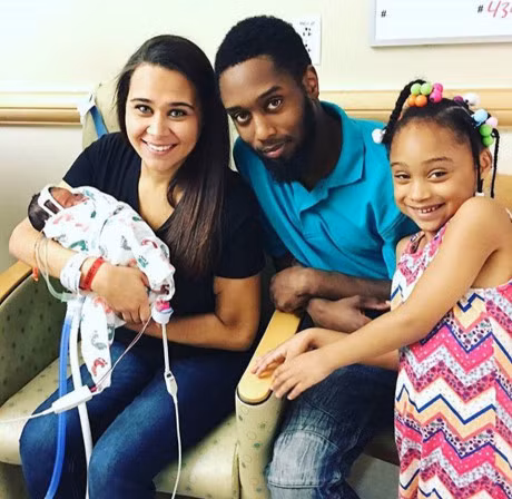 Ky dieu be sinh non van nam trong boc oi tren o to-Hinh-4