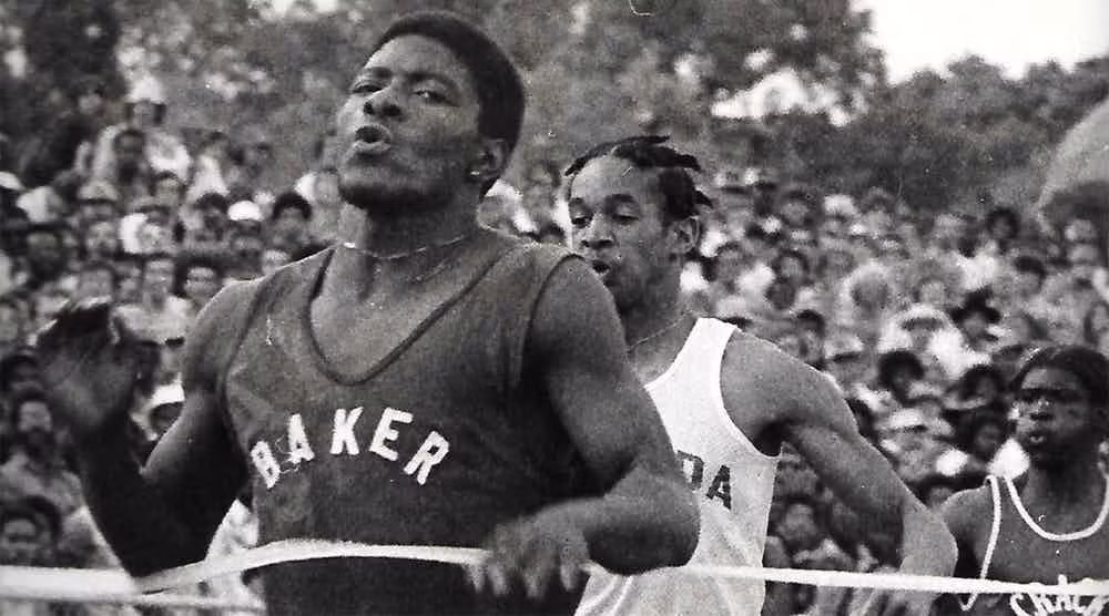 3. Houston McTear: Houston McTear trở thành một ngôi sao nổi tiếng quốc tế vào giữa những năm 1970. Tuy nhiên, vận động viên điền kinh của Mỹ này đã rơi vào nghiện ngập ma túy và thành người vô gia cư. Ông phải ngủ trên bãi biển Santa Monica trong nhiều năm cho đến khi được cứu bởi một phụ nữ lớn tuổi. Ảnh: The Richest.