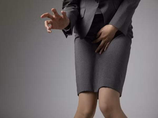 Đôi khi, mùi tanh cũng có thể sinh ra do sự tăng trưởng nhanh đột ngột của vi khuẩn ở vùng kín do bạn mặc đồ lót và vệ sinh cơ thể không sạch. Ảnh: Boldsky.